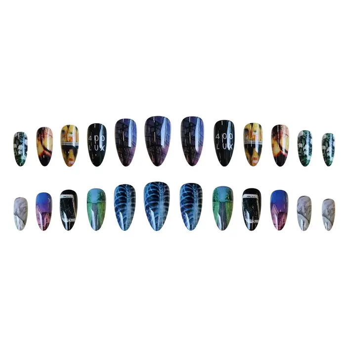 Faux ongles colorés avec fleur imprimée