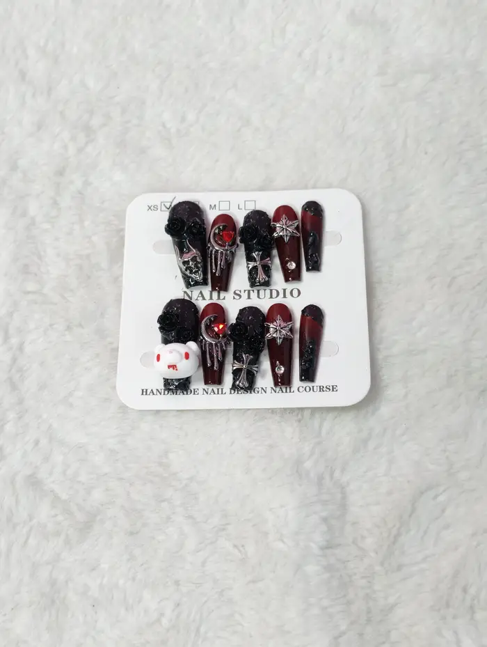 Faux ongles gothiques faits à la main à pression 3D avec motif ours mignon et croix rouge et noir