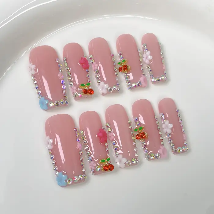 Faux ongles longs en forme de cercueil
