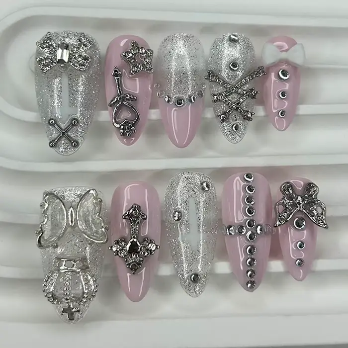 Y2K mignon Gyaru français amande presse à la main sur les ongles 3D papillon étoile croix diamant fa