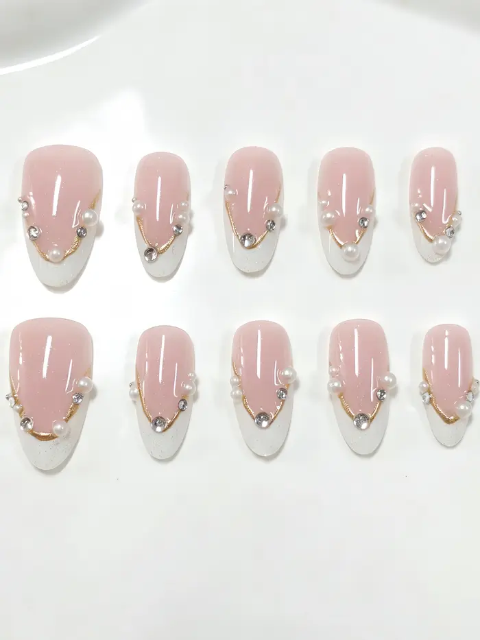 10 ongles courts en forme d'amande