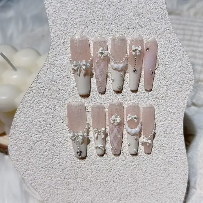 Mignon 3D perle arc français à la main presse sur les ongles doux jupe à carreaux Ballet longue Nail Art