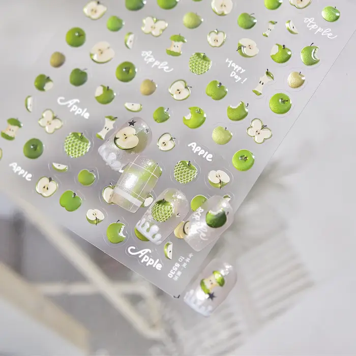 Autocollants pour ongles en forme de pomme rouge et verte