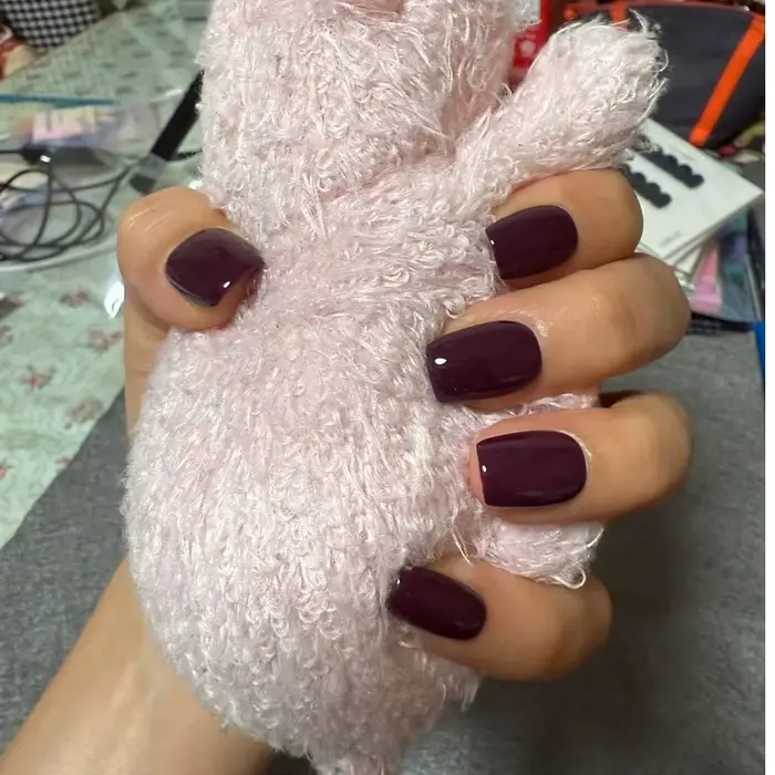 Vin rouge cerise pur fait à la main ongles portables de haute qualité monochromatique blanc améliorant automne hiver nouveau Style beauté santé