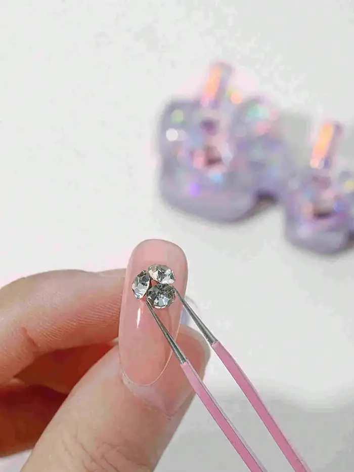 Base d'entraînement pour nail art avec support de présentation pour faux ongles holographiques effet aurore