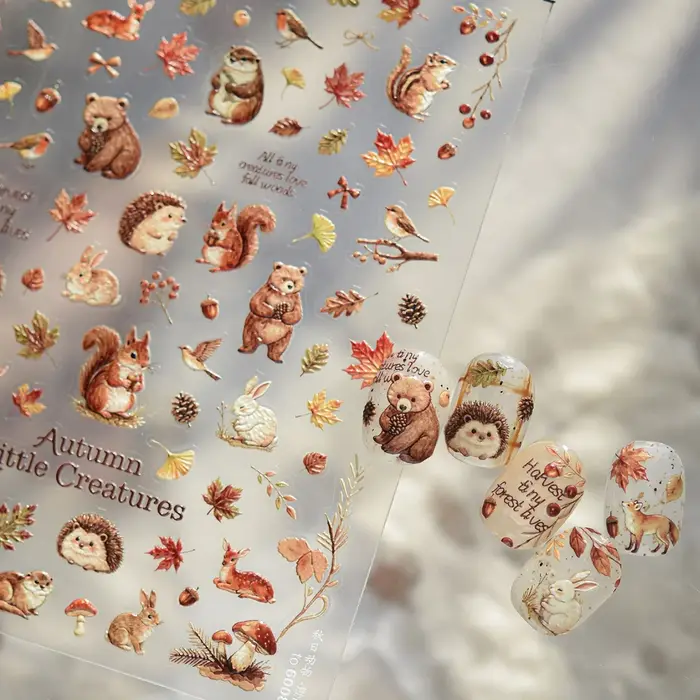 Autocollants 5D pour ongles Forêt d'automne – Adorables créatures forestières : Ours, Écureuil, Cerf, Oiseau, Feuille d'érable, Gland, Champignon, Branche séchée – Décalcomanies