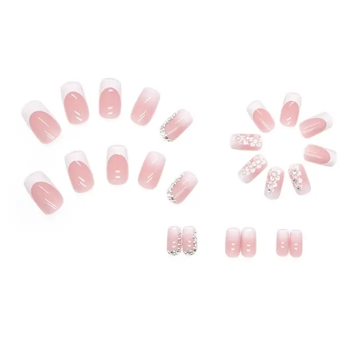 24 morceaux d'ongles longs et nus doux (forme carrée), associés à 1 morceau de colle gelée et 1 lime à ongles