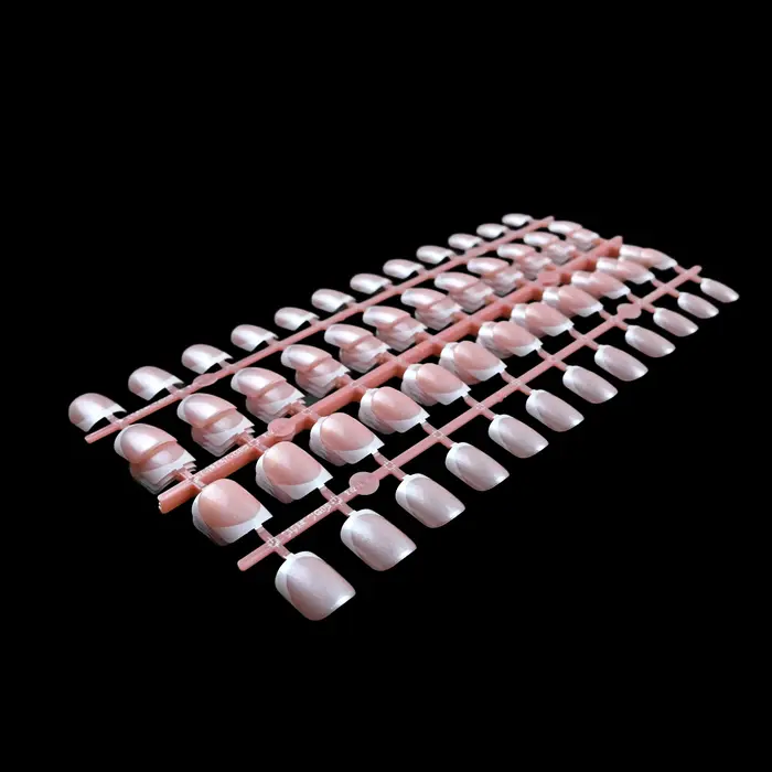120 faux ongles carrés français roses de longueur moyenne à longue. Améliorez votre manucure avec ce kit d'ongles éclaircissant et amovible. Parfait g