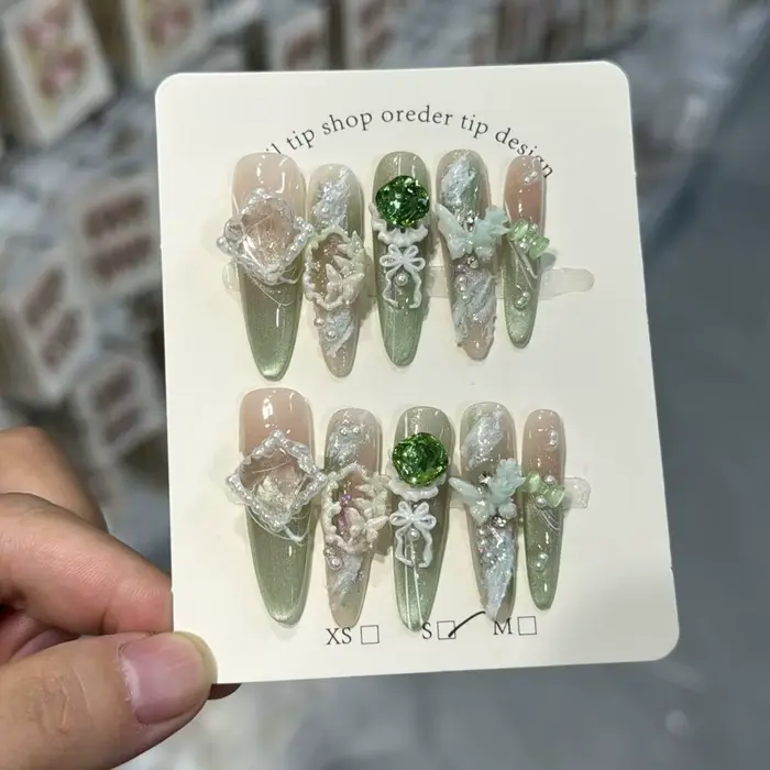 Ongles Press-On Élégants et Luxueux Vert Émeraude Faits Main en France