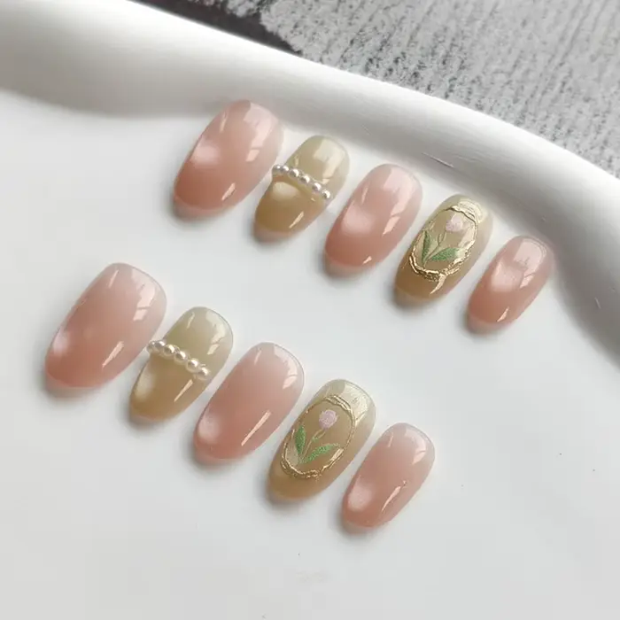 10 faux ongles press-on faits à la main