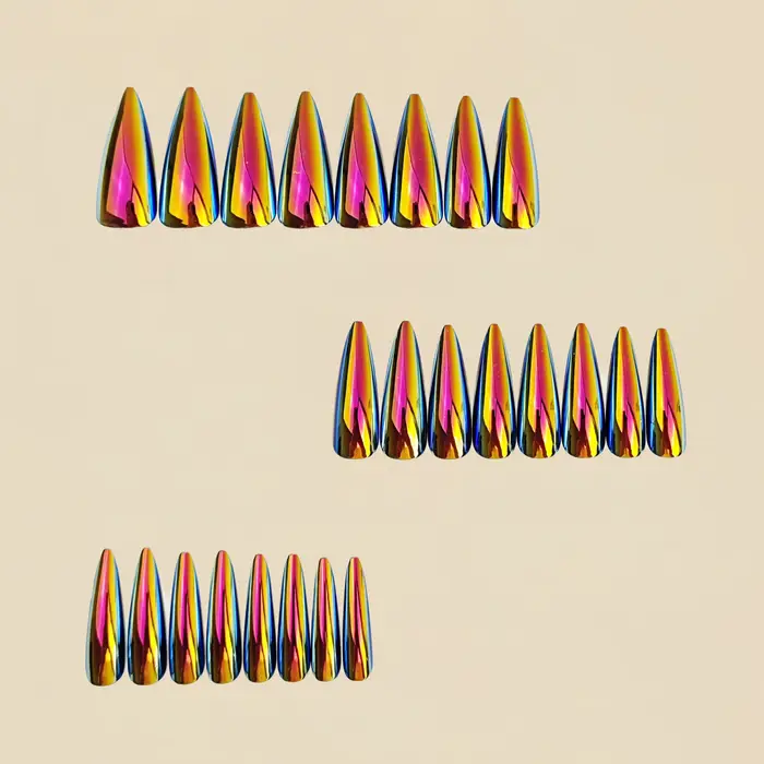 Faux ongles mi-longs holographiques