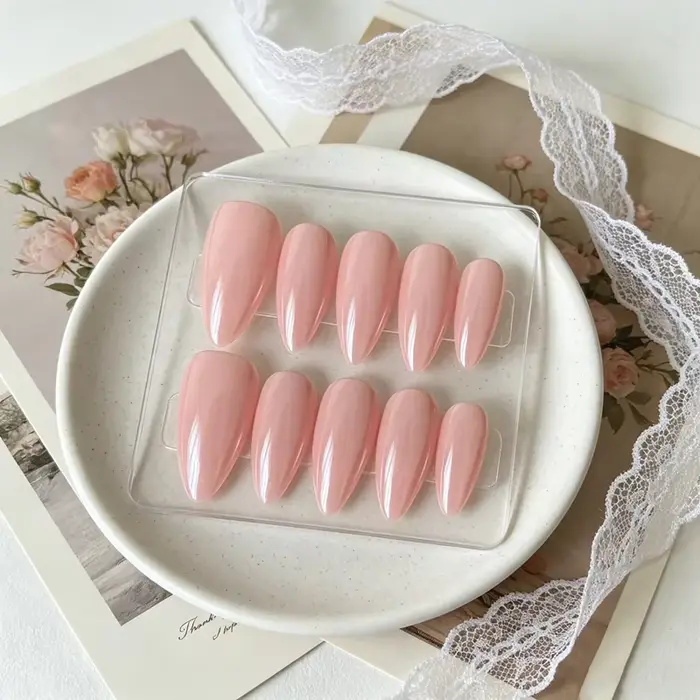10 faux ongles Aurora rose faits à la main