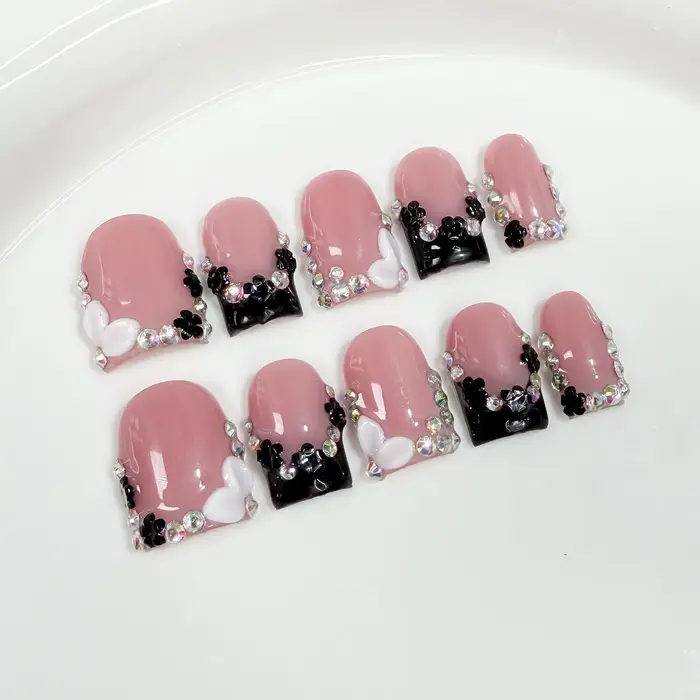 Faux ongles carrés courts faits à la main