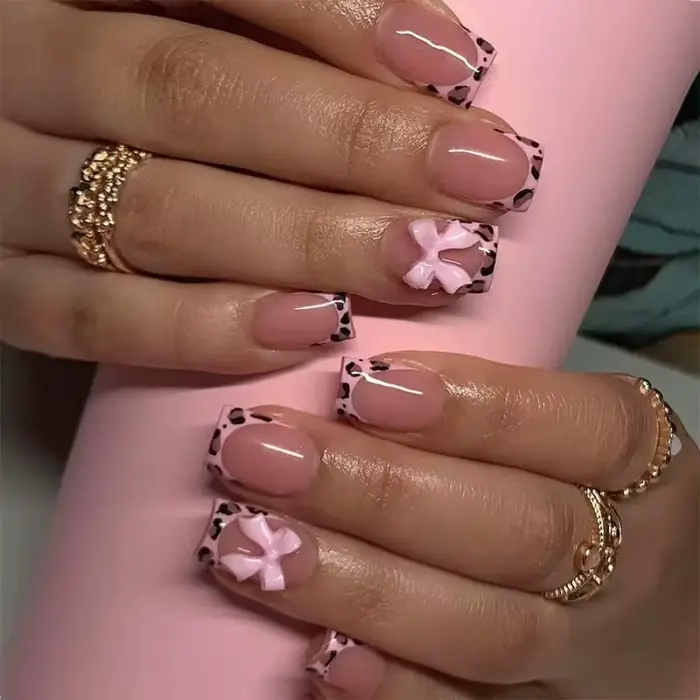 24 faux ongles courts rose nude