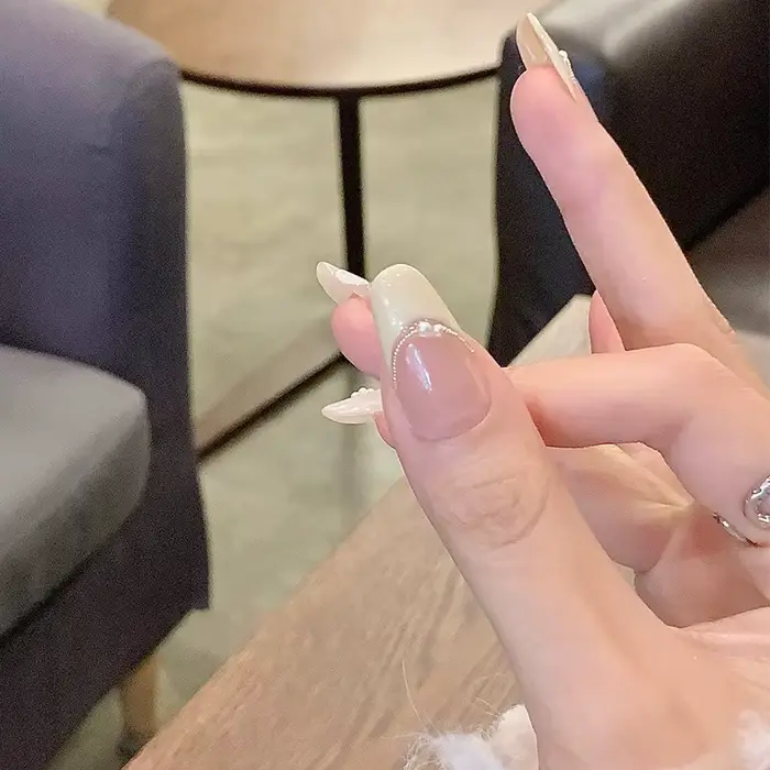 Faux ongles ovales Beige faits à la main
