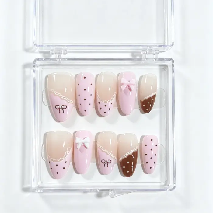 10 faux ongles en forme d'amande pressés à la main