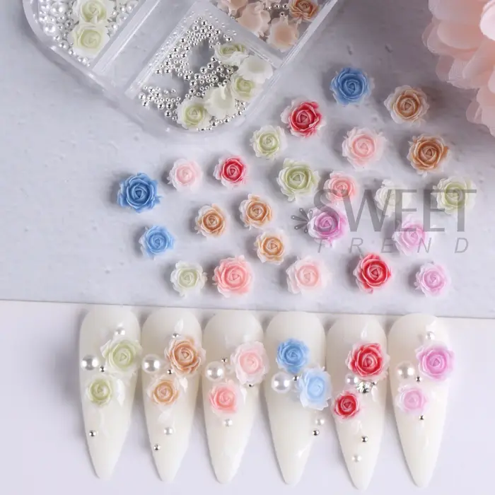 12 compartiments de décorations pour ongles à motifs floraux automne-hiver, mélange de fleurs marron et jaune, perles et billes de caviar argentées, bijoux élégants pour manucure.