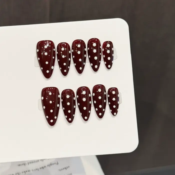 10 pièces automne hiver faux ongles faits à la main nu brun amande Simple faux ongles blanc vague Po