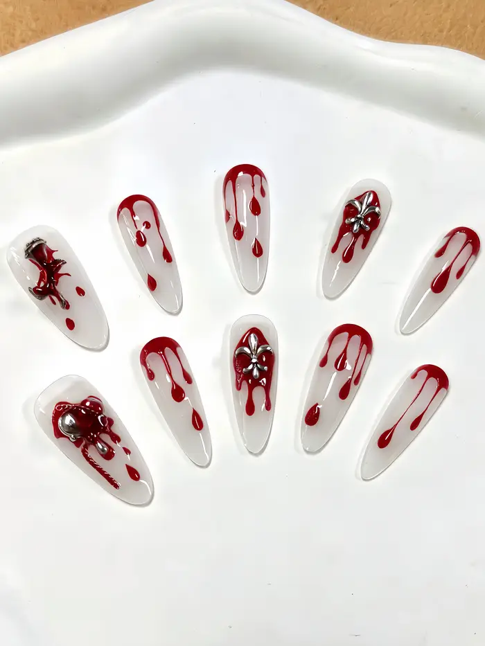10 faux ongles longs en forme de goutte d'eau, avec une base de couleur blanc laiteux, ornés de déco