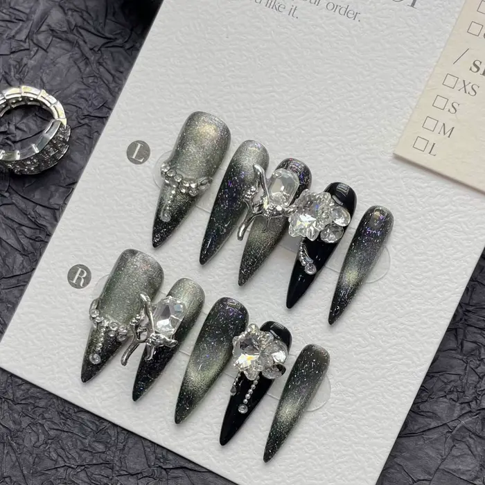 Presse faite à la main sur les ongles noir argent longue tête pointue faux