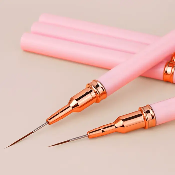 Pinceaux roses pour Nail Art
