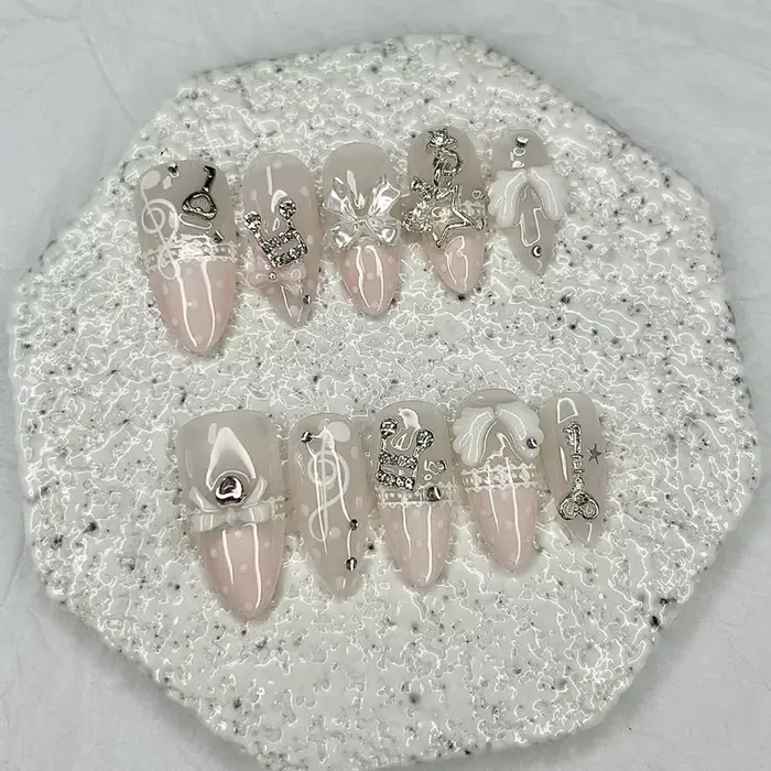 Notes musicales Vintage rose mignon dentelle à pois français amande presse sur les ongles à la main 3D arc étoiles