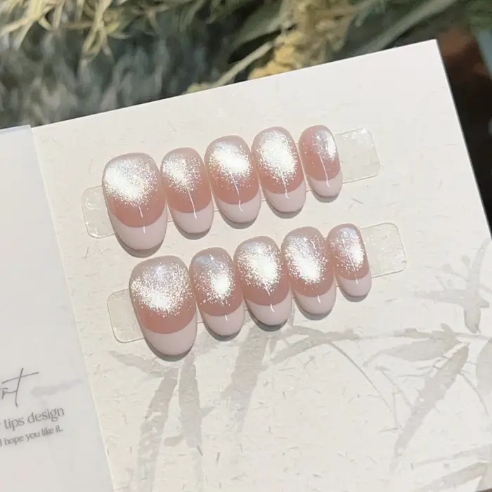 Faux ongles français de longueur moyenne faits à la main