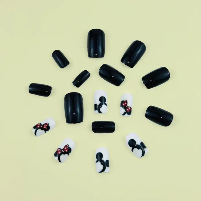 Faux ongles carrés courts
