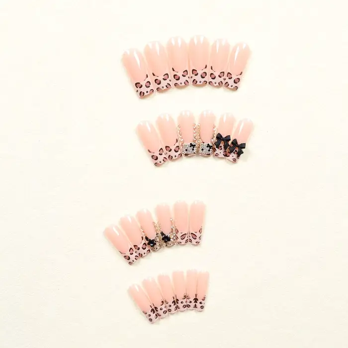 24 pièces de faux ongles longs en forme de tube