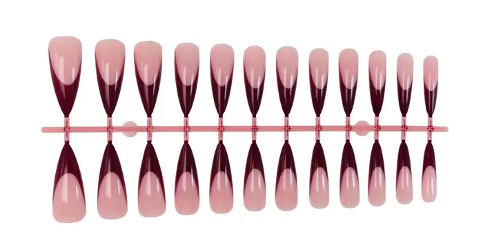24 faux ongles longs et pointus pour une manucure rétro chic à la française