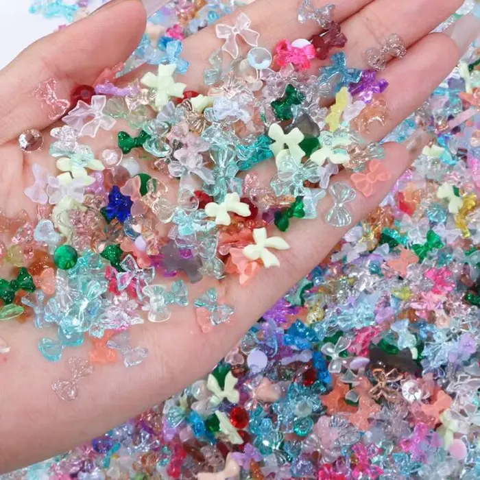 Breloques 3D en résine mélangée aléatoire, 50g, nœud/diamant pour Nail Art, formes de dessin animé, 