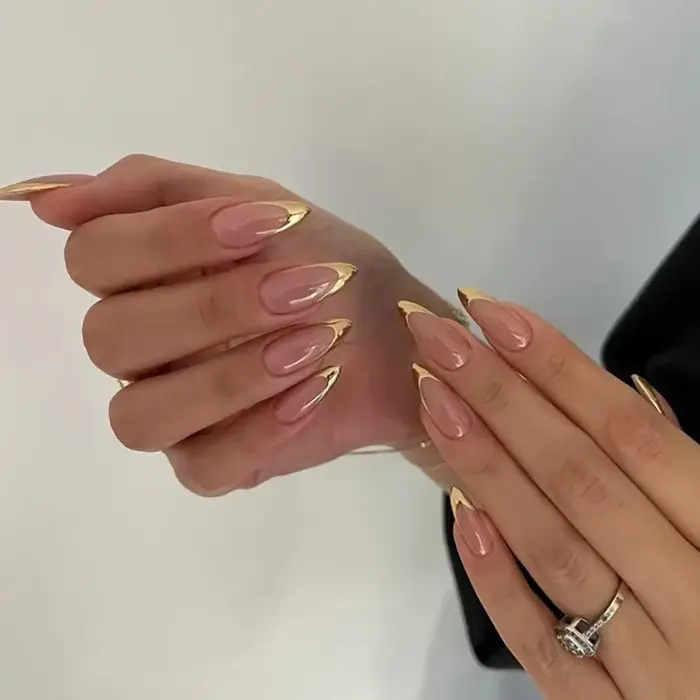 24 pièces français rétro rouge Nail Art couverture complète irrégulière doré minimalisme presse sur faux ongles détachable mi-longue amande manucure