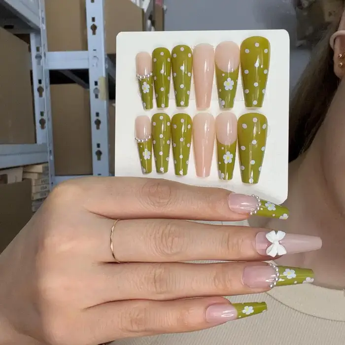 24 pièces/boîte, faux ongles floraux de style rustique français, amovibles et réutilisables, ensemble d'ongles en acrylique à presser, longs ongles artificiels de type ballet.