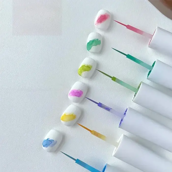 Solution de teinture pour ongles