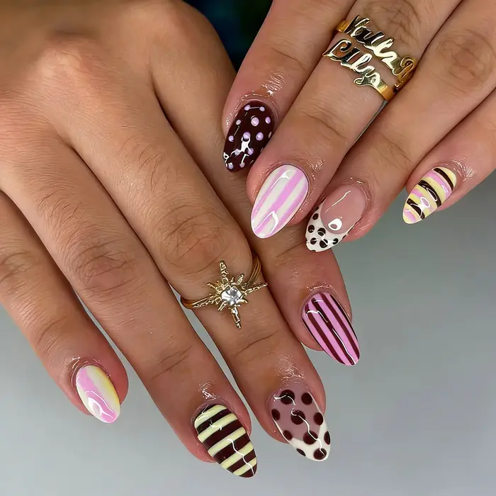 24 faux ongles brillants en forme d'amande, motifs rayés colorés et pois, style français, à presser, pour un look estival doux et cool