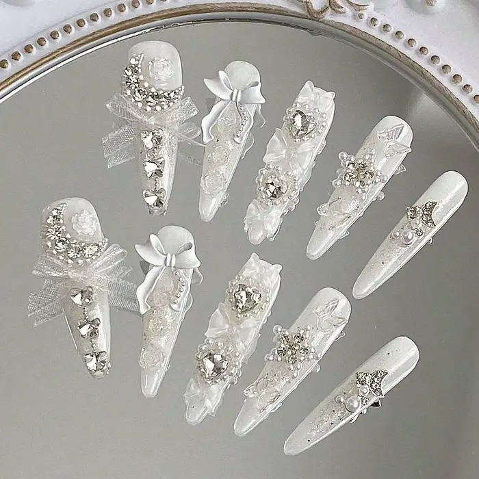 10 faux ongles longs en forme d'amande pressés à la main
