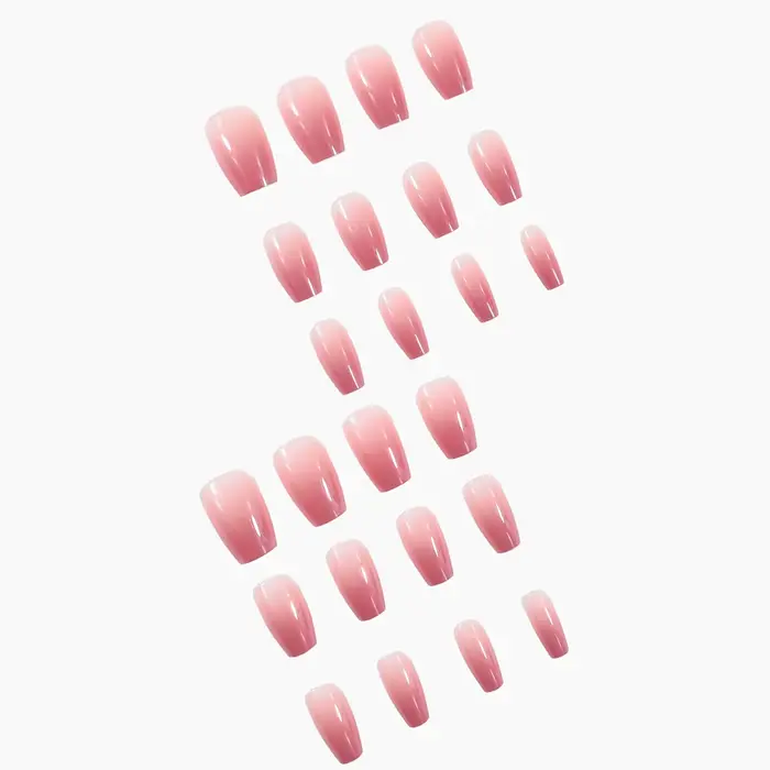 Un ensemble complet de 24 faux ongles moyens en forme de cercueil avec un design dégradé pêche