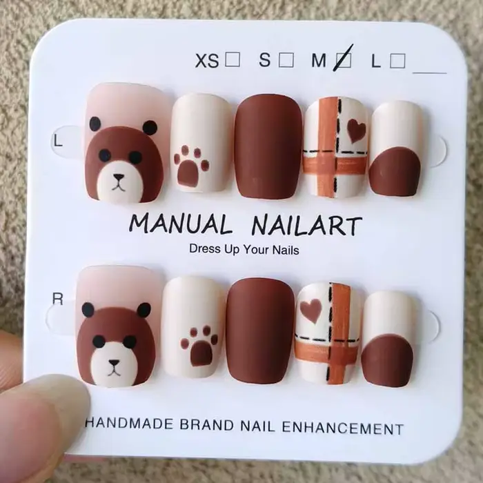 10 pièces automne et hiver Nail Art Maillard presse sur les ongles dessin animé mignon givré raton laveur peinture à
