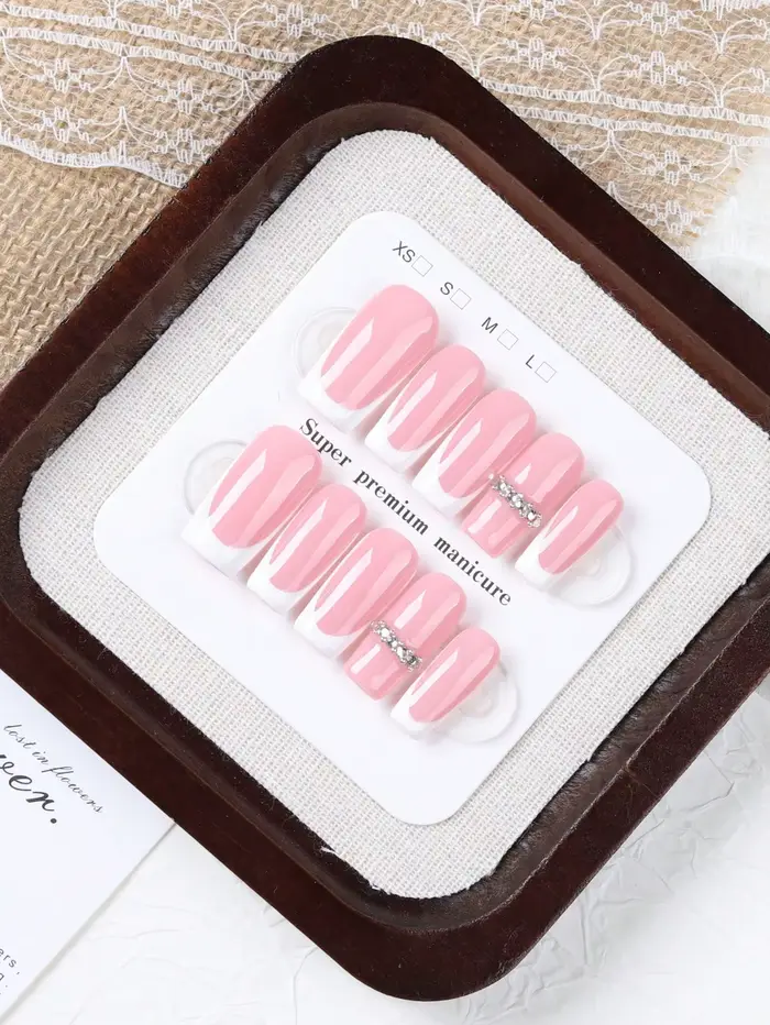 10 ongles rectangulaires de longueur moyenne