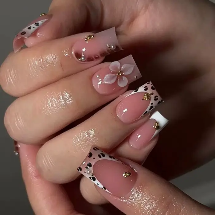 Faux ongles carrés moyens 3D pour femmes et filles