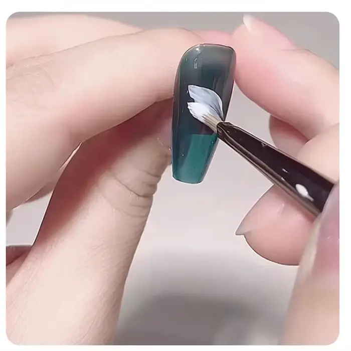 Brosse triangulaire pour Nail Art