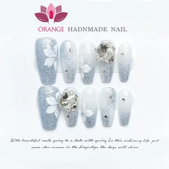 Faux ongles bleus faits à la main, longueur moyenne, à pression, avec couverture complète conçue, manucure en amande, magasin d'ongles orange portables