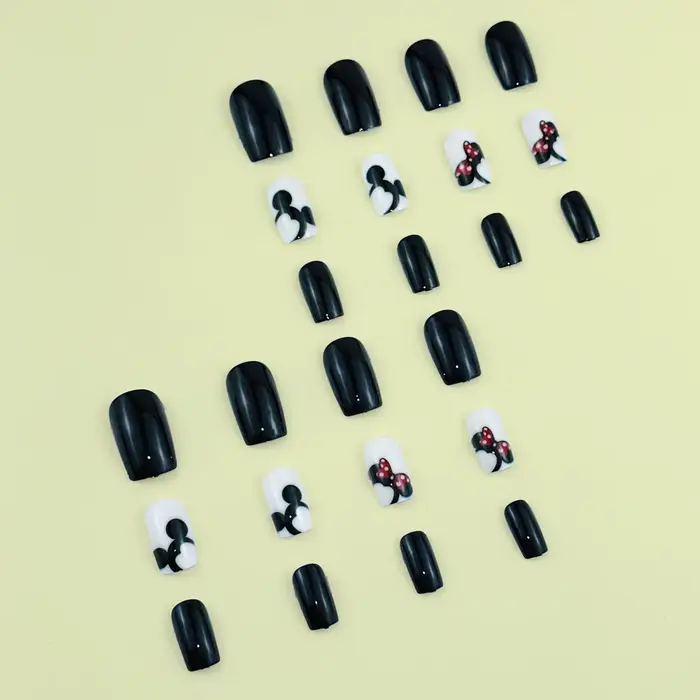Faux ongles carrés courts
