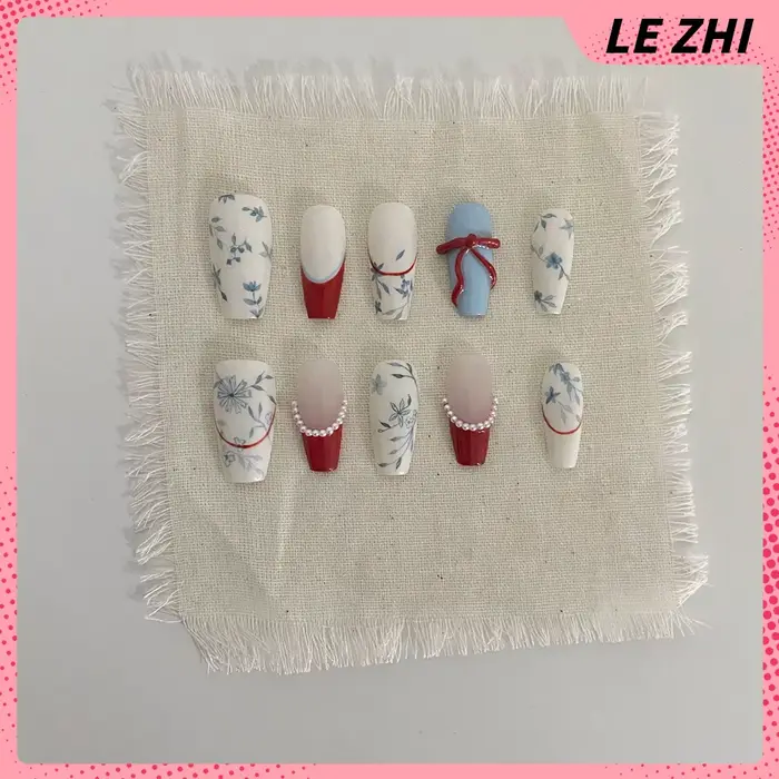Faux ongles courts et mignons