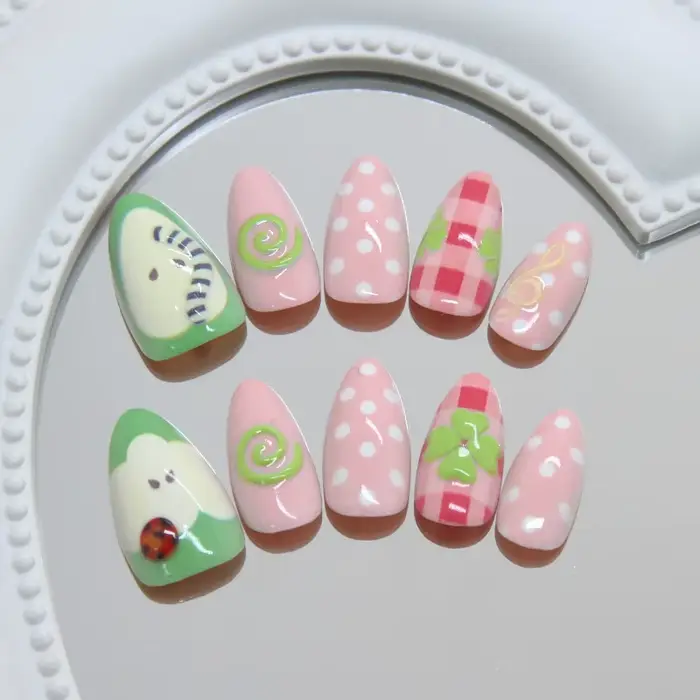 24 faux ongles à presser vert mignon motif pomme et amande