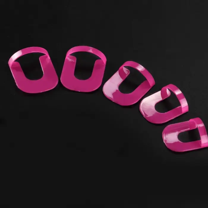 Bouclier de vernis en forme de courbe G