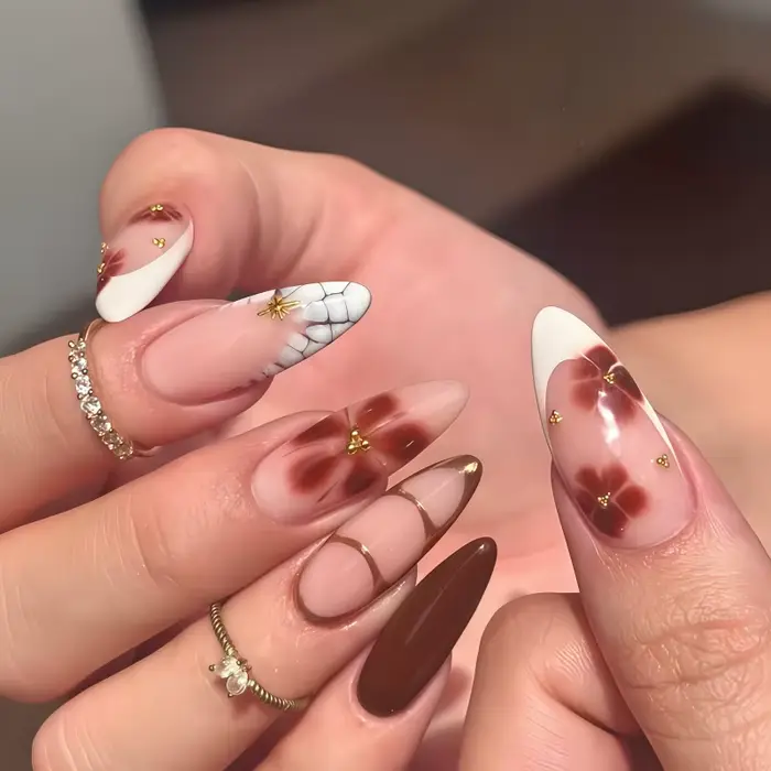 24 faux ongles longs et brillants, motif gaufré marron café, style French manucure nude et blanc, ac