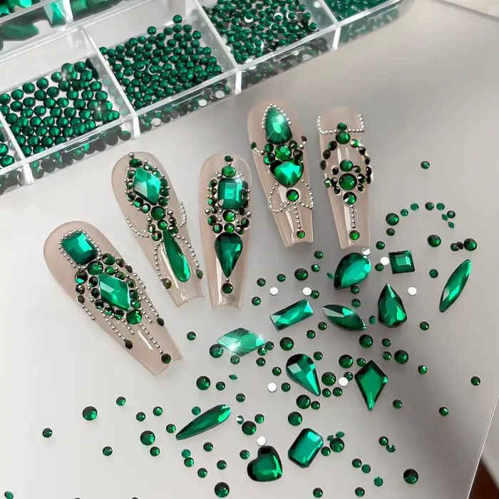 12 grilles de strass 3D vert émeraude pour nail art