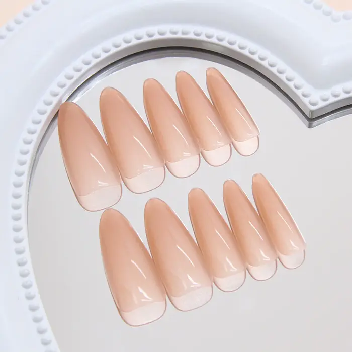 30 faux ongles brillants et longs à presser
