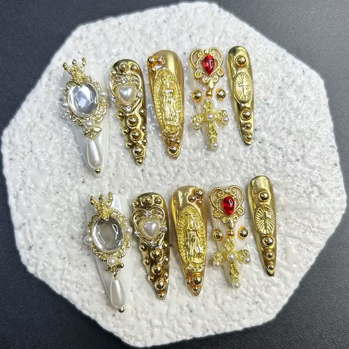 Faux ongles de luxe rétro style cour